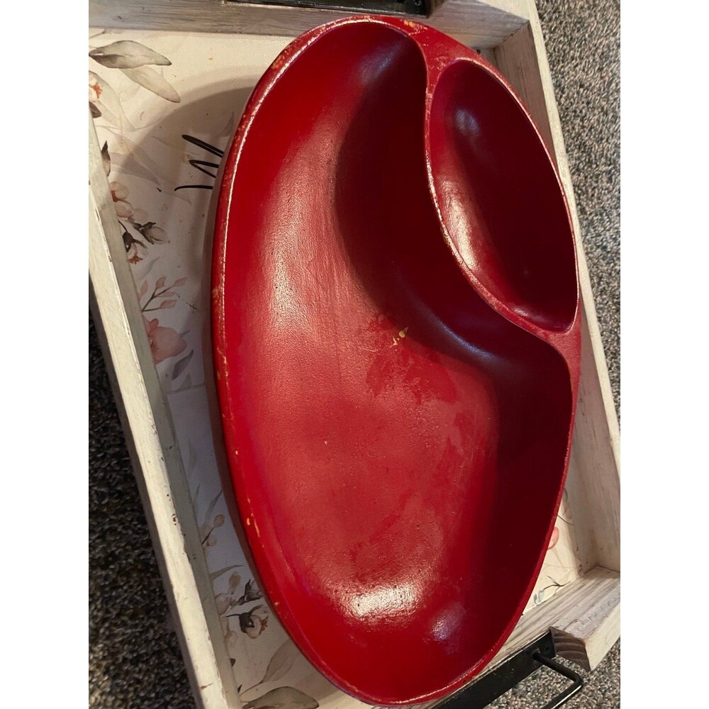 Pepper shaped serving bowl